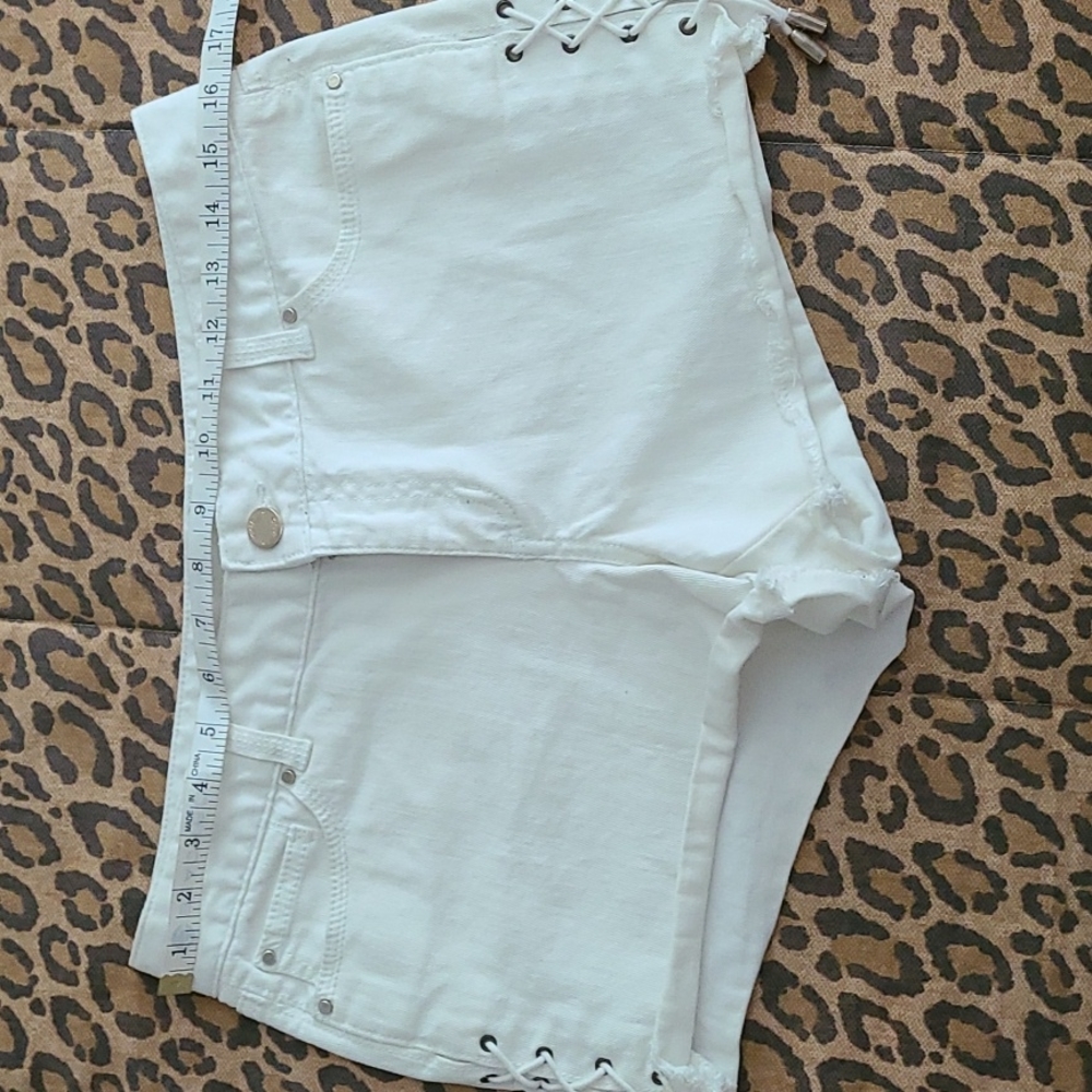 Cache white shorts - Picture 8 of 15